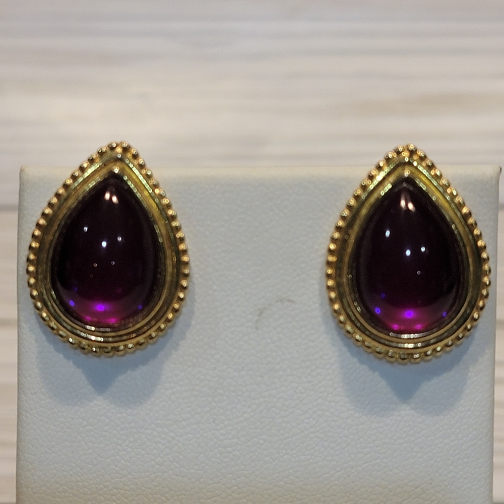 Vintage Sarah Coventry Raspberry Cabochon Gold Tone Teardrop Pierced Earrings